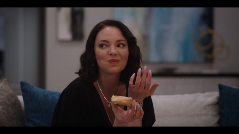 Krispy Kreme Doughnuts Enjoyed by Katherine Heigl Enjoyed by Tully in Firefly Lane S01E01 (3)