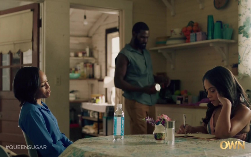 LEVEL Ultra-Purified Water+ Bottle in Queen Sugar S05E02 "Mid-March 2020" (2021)
