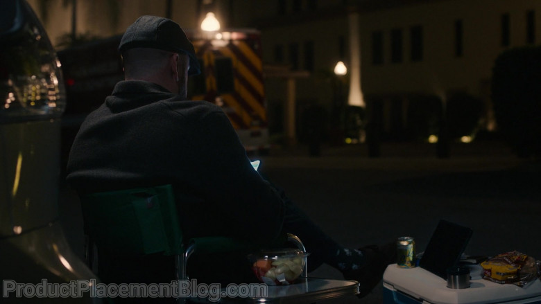 LaCroix Drink of Chris Sullivan as Toby in This Is Us S05E08 In the Room (2021)