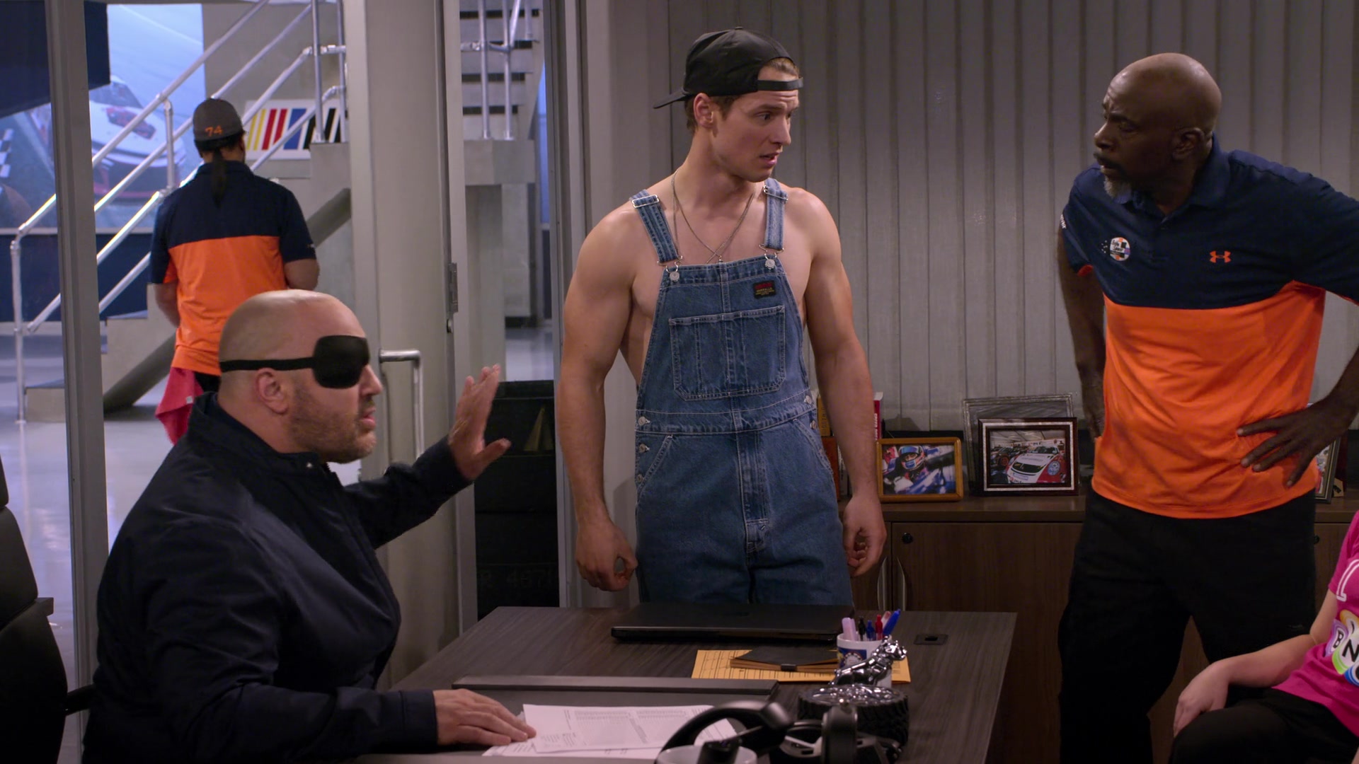 Levi's Men's Overalls Of Freddie Stroma As Jake In The Crew S01E04 