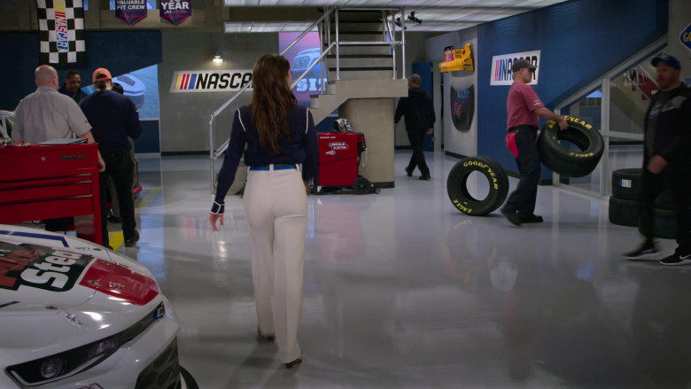 Lincoln Electric Power Mig and Goodyear Tires in The Crew S01E07