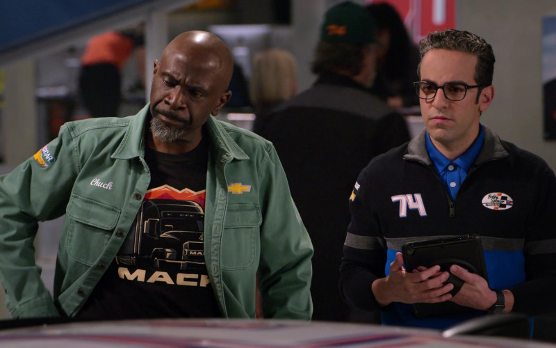 Mack T-Shirt and Chevrolet Patch on the Shirt of Gary Anthony Williams as Chuck in The Crew S01E06