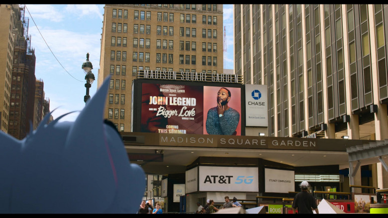 Madison Square Garden, Chase Bank and AT&T 5G in Tom and Jerry (2021)
