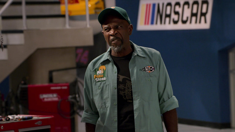 Mechanix T-Shirt of Gary Anthony Williams as Chuck in The Crew S01E08
