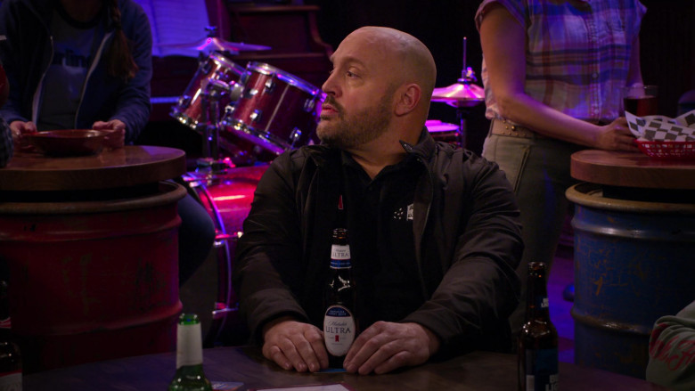 Michelob Ultra Beer of Kevin James in The Crew S01E03 (2)