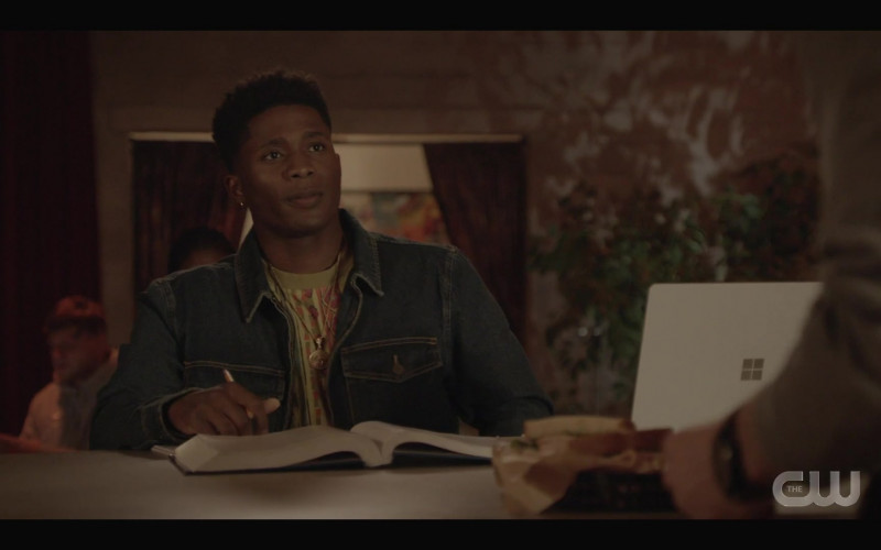 Microsoft Surface Laptop Used by Actor in All American S03E03 High Expectations (2021)