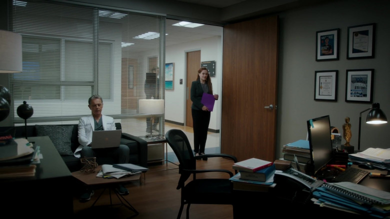 Microsoft Surface Laptop Used by Bruce Greenwood as Randolph Bell in The Resident S04E04 (1)