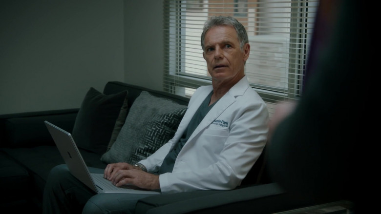 Microsoft Surface Laptop Used by Bruce Greenwood as Randolph Bell in The Resident S04E04 (2)