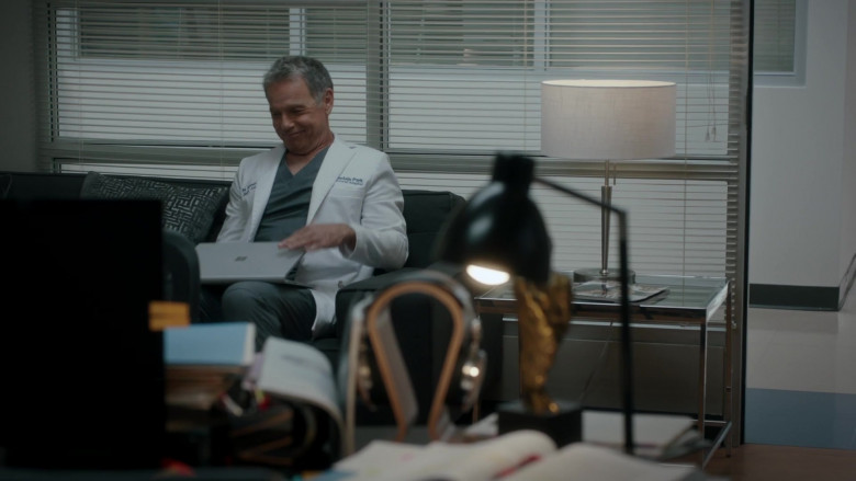 Microsoft Surface Laptop Used by Bruce Greenwood as Randolph Bell in The Resident S04E04 (3)