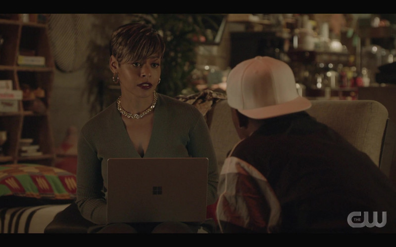 Microsoft Surface Laptop of Erica Peeples as Monique Moore in All American S03E03 (2)