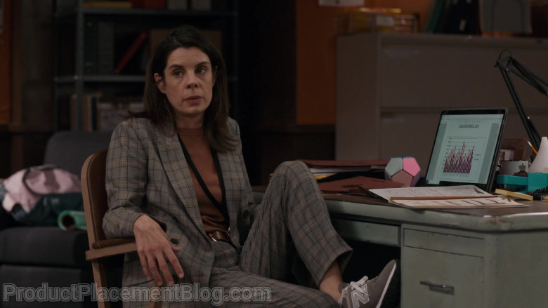 New Balance Women's Sneakers of Meredith MacNeill as Sam Wazowski in Pretty Hard Cases S01E03 (3)