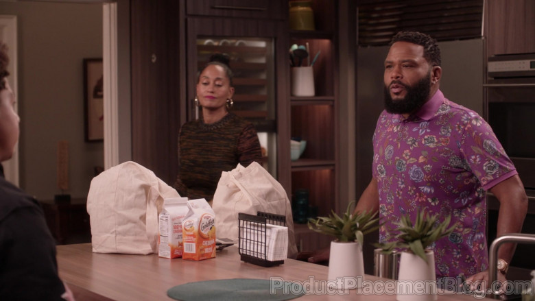 Pepperidge Farm Goldfish Cheddar Crackers in Black-ish S07E12 (1)