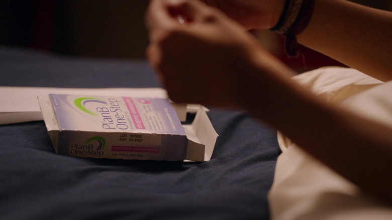 Plan B One-Step Emergency Contraceptive 0.5 Mg Tablet in Ginny & Georgia S01E02 It's a Face Not a Mask (2021)