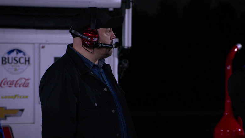 Racing Electronics Headset of Kevin James in The Crew S01E01