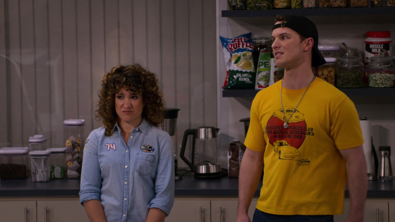 Ruffles Chips and Muscle Milk in The Crew S01E09 (1)