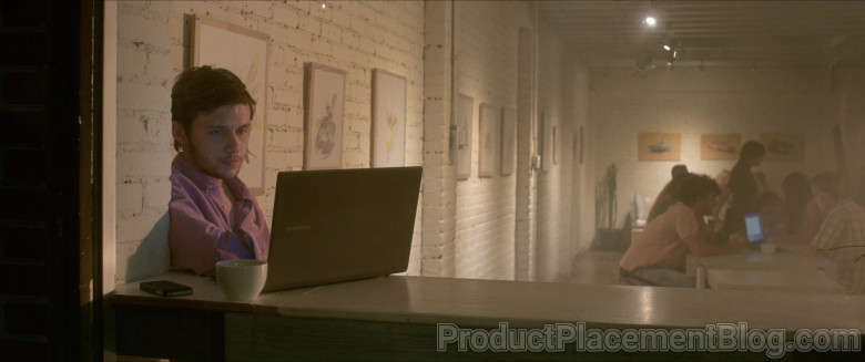 Samsung Laptop of Nick Robinson as Ross Ulbricht in Silk Road Movie (9)