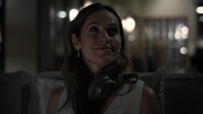 Sony Headphones Of Amy Brenneman As Mary Barlow In Tell Me Your Secrets ...