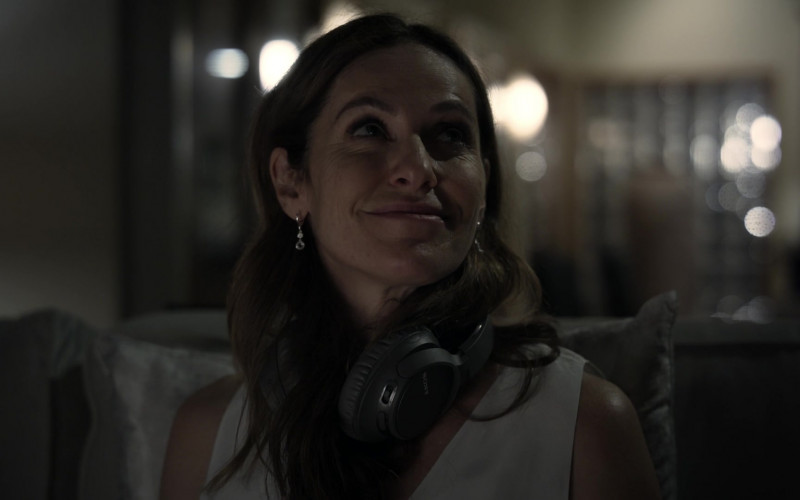 Sony Headphones of Amy Brenneman as Mary Barlow in Tell Me Your Secrets S01E01