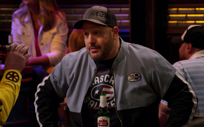 Stella Artois Beer Bottle of Kevin James in The Crew S01E05