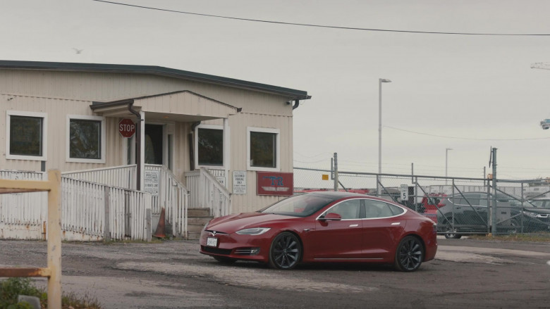 Tesla Model S Red Car in Pretty Hard Cases S01E04 (1)