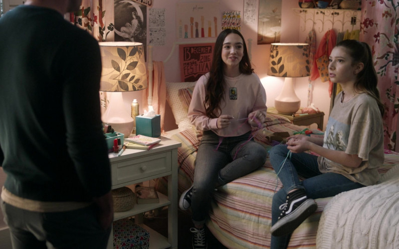 Vans HiTop Black Shoes of Makenzie Moss as Natalie in The Unicorn S02E10 In Memory Of… (2021)