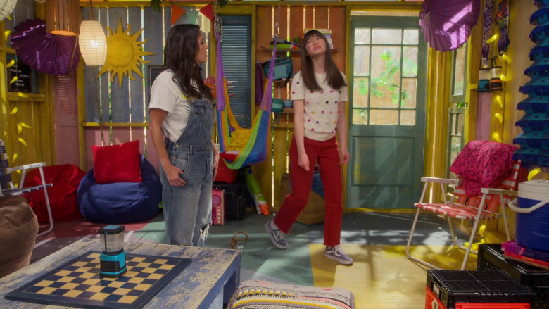 Vans Shoes of Lauren Lindsey Donzis as Hannah in Punky Brewster S01E07 (2)