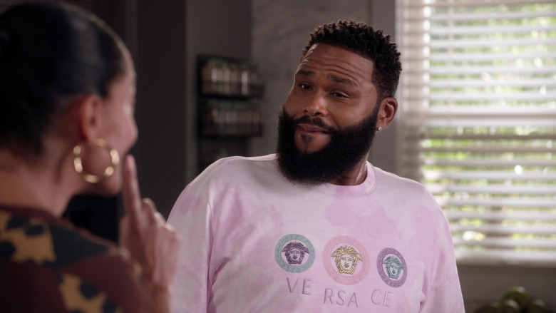 Versace Men's Sweatshirt Outfit of Anthony Anderson as Dre in Black-ish S07E10 (2)