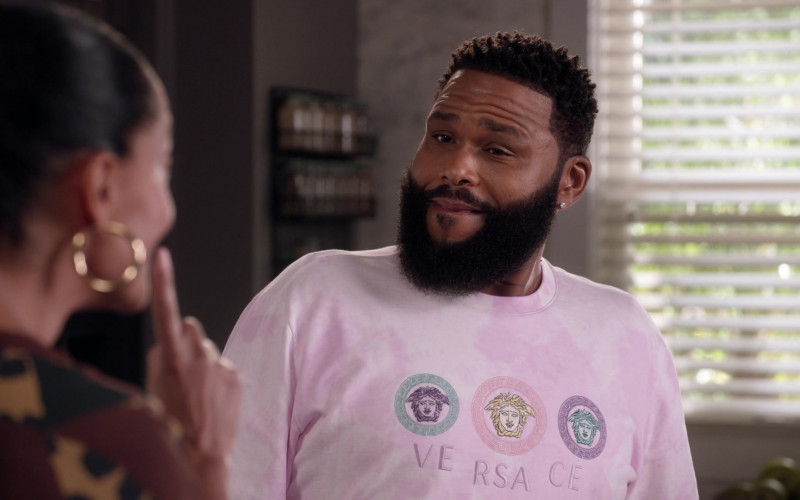 Versace Men's Sweatshirt Outfit of Anthony Anderson as Dre in Black-ish S07E10 (2)