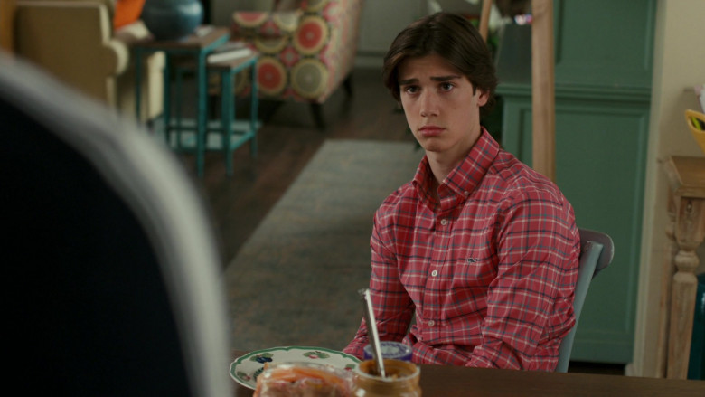 Vineyard Vines Men's Shirt of Daniel DiMaggio as Oliver in American Housewife S05E08 (1)