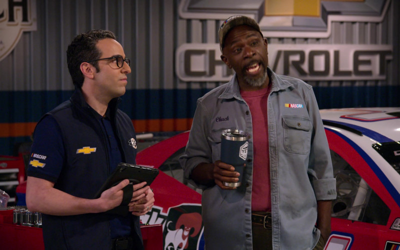 Yeti Tumbler of Gary Anthony Williams as Chuck in The Crew S01E07