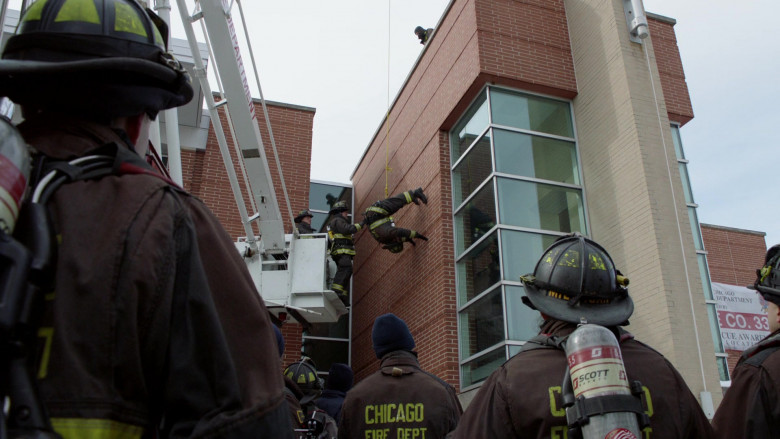 3M Scott Air-Pak SCBA open-circuit self-contained breathing apparatus Used by Cast Members in Chicago Fire S09E09 TV Show (4)