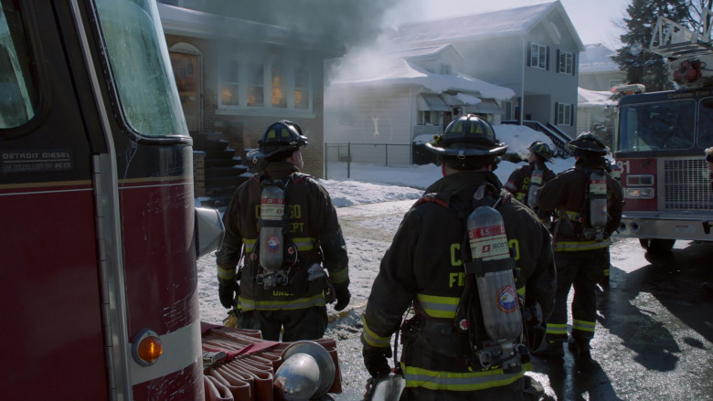 3M Scott Air-Pak SCBA open-circuit self-contained breathing apparatus in Chicago Fire S09E08 (5)