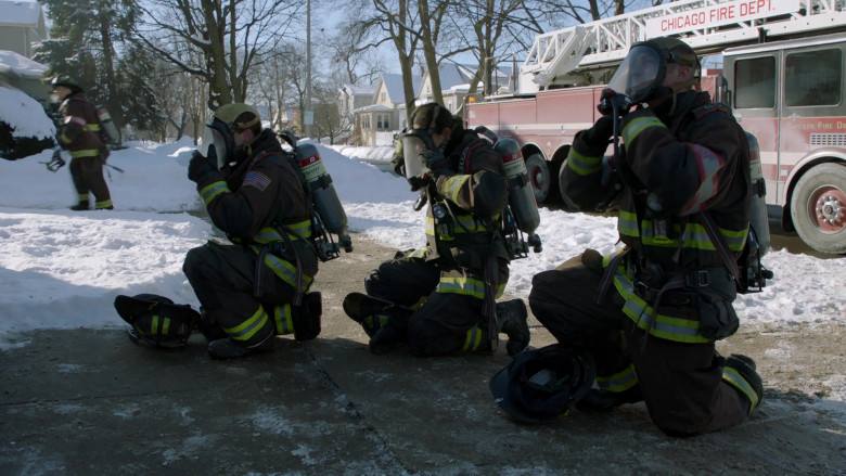 3M Scott Air-Pak SCBA open-circuit self-contained breathing apparatus in Chicago Fire S09E08 (6)