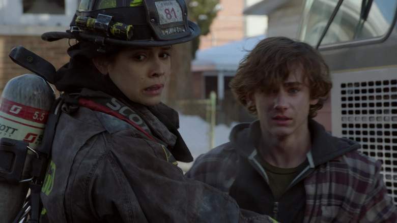 3M Scott Air-Pak SCBA open-circuit self-contained breathing apparatus in Chicago Fire S09E08 (7)