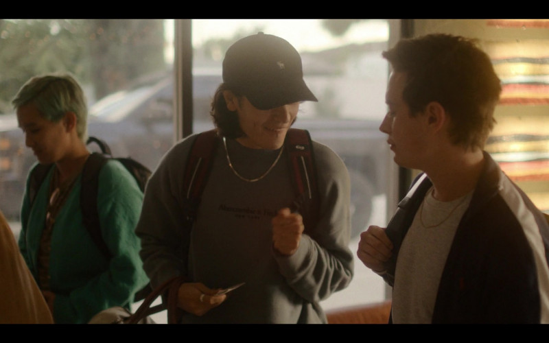 Abercrombie & Fitch Sweatshirt and Cap in Generation S01E07 "Desert Island" (2021)