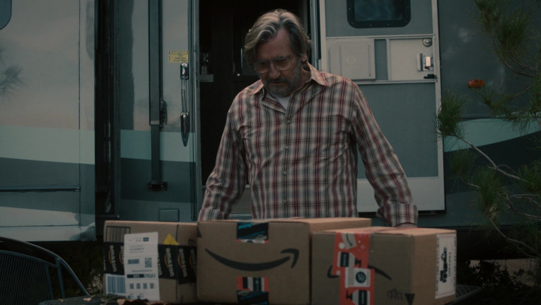 Amazon Prime Online Store Packages and Boxes in This Is Us S05E11 TV Show (1)