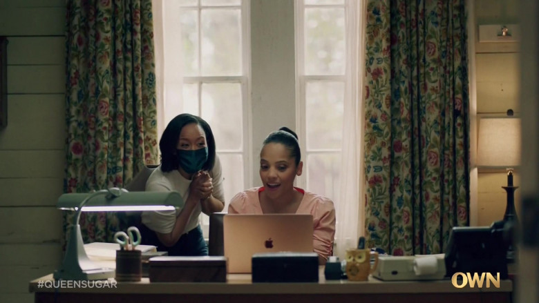 Apple MacBook Air Laptop of Bianca Lawson as Darla in Queen Sugar S05E05 TV Show (1)