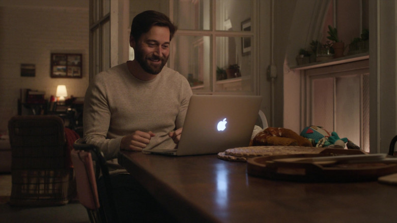 Apple MacBook Air Laptop of Ryan Eggold as Dr. Maximus ‘Max' Goodwin in New Amsterdam S03E01 (1)