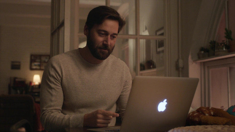 Apple MacBook Air Laptop of Ryan Eggold as Dr. Maximus ‘Max' Goodwin in New Amsterdam S03E01 (2)