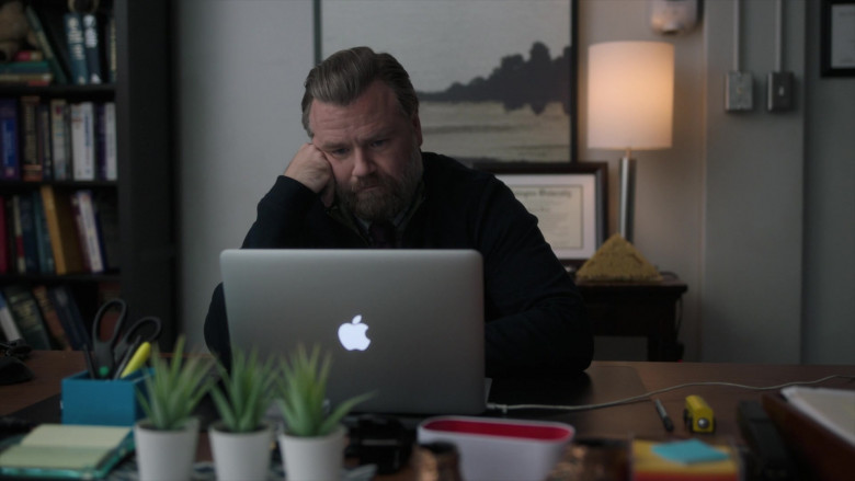Apple MacBook Air Laptop of Tyler Labine as Dr. Ignatius ‘Iggy’ Frome in New Amsterdam S03E03 TV Show (1)
