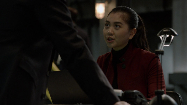 Apple MacBook Laptop Used by Actress Laura Sohn as Alina Park in The Blacklist S08E09 (2)