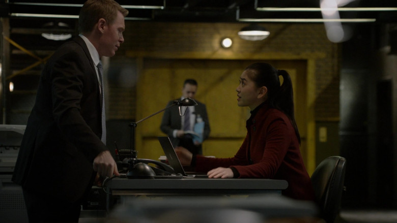 Apple MacBook Laptop Used by Actress Laura Sohn as Alina Park in The Blacklist S08E09 (3)
