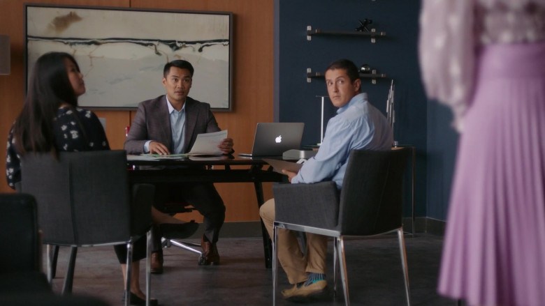 Apple MacBook Laptop Used by Cast Members in Workin’ Moms Season 5, Episode 6 (1)