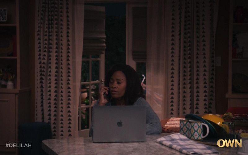 Apple MacBook Laptop Used by Maahra Hill as Delilah Connolly in Delilah S01E03 Sometimes Apart (2021)