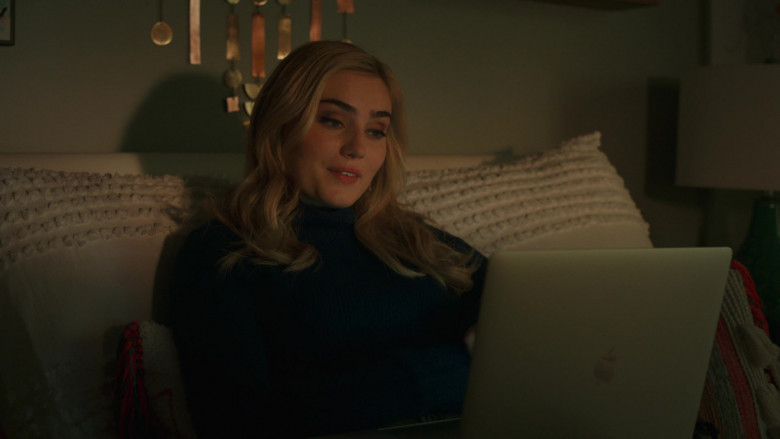 Apple MacBook Laptop of Cast Member Meg Donnelly as Taylor Otto in American Housewife S05E12 How Oliver Got His Groove Back (2021)
