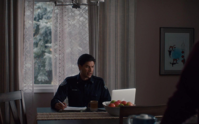Apple MacBook Laptop of Meegwun Fairbrother as Owen Beckbie in Burden of Truth S04E06 The Homecoming (2021)