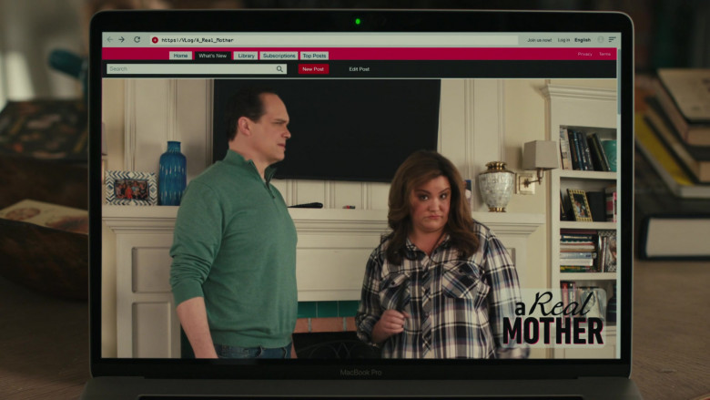Apple MacBook Pro Laptop Used by Diedrich Bader & Katy Mixon in American Housewife S05E11 The Guardian (2)