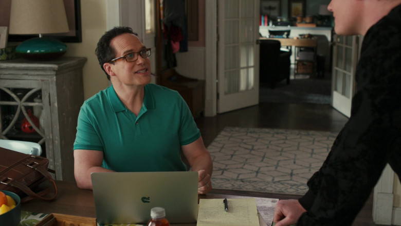 Apple MacBook Pro Laptop of Cast Member Diedrich Bader as Greg Otto in American Housewife S05E12 TV Show (3)