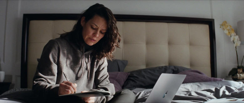 Apple MacBook Pro Laptop of Evangeline Lilly as Claire Reimann in Crisis (1)