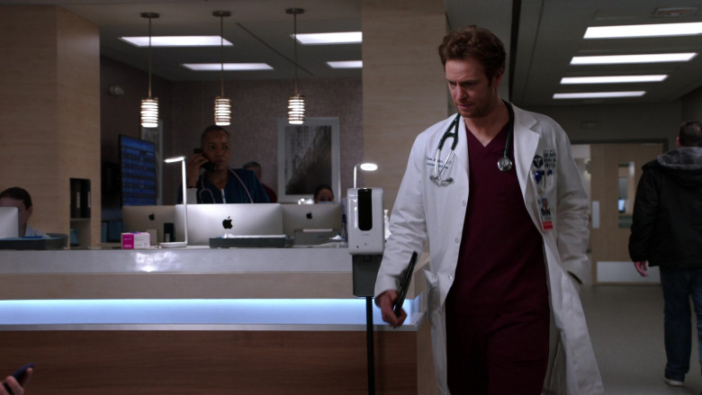 Apple iMac Computers in Chicago Med S06E08 (3)